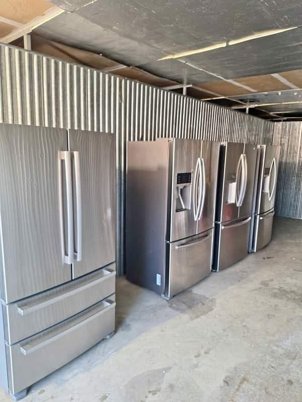 Refrigerators & Freezers Lot